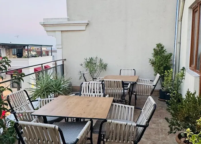 Oda ve Kahvaltı Elisa 2*