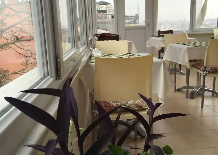 Elisa לינה וארוחת בוקר